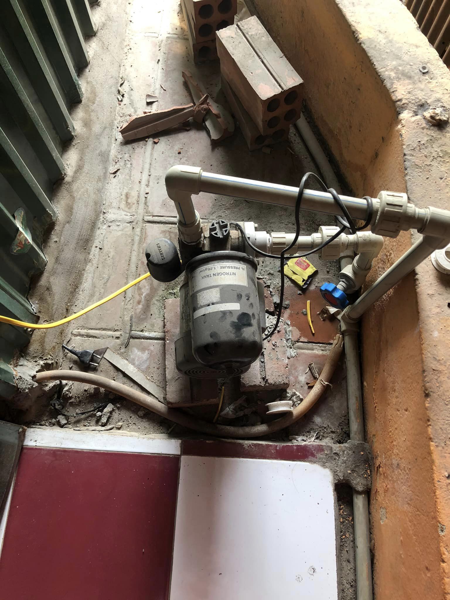 Thợ sửa máy bơm tăng áp tại Hà Nội